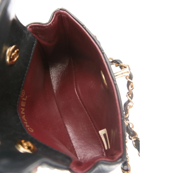 CHANEL BLACK LAMBSKIN MINI QUILTED FLAP BAG (CIRCA 1990) - Picture 4 of 9